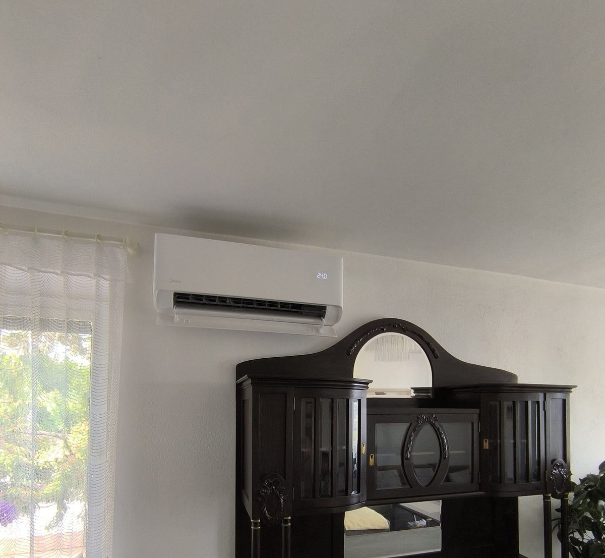 Montáž klimatizácie Midea Breezeless E 3,6 kW v rodinnom dome v Nitre