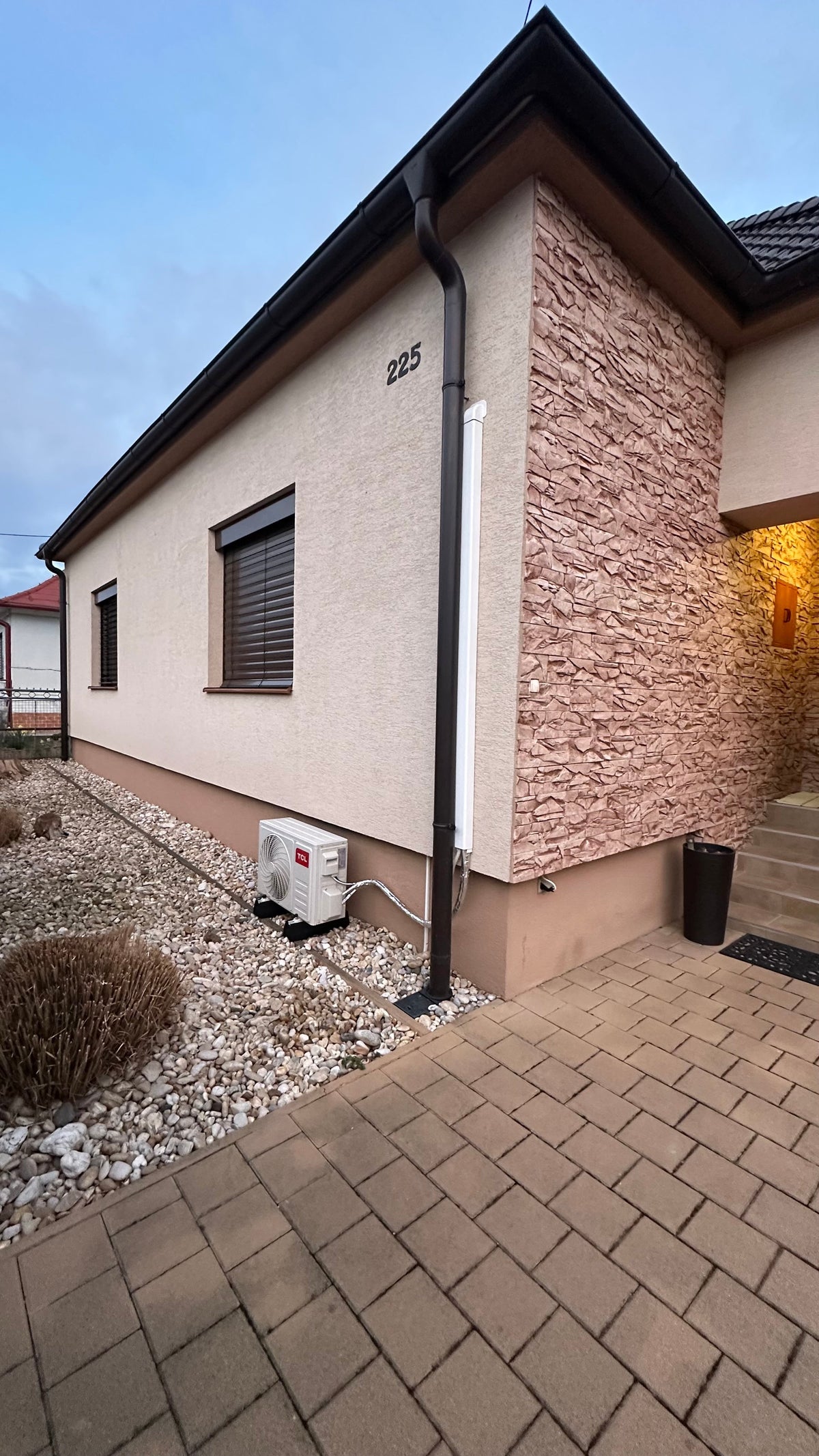Montáž klimatizácie TCL GentleCool 3,4 kW v rodinnom dome v Čabe